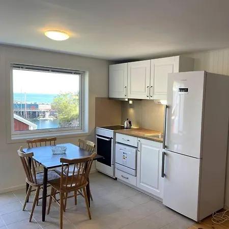 Cosy 1-bedroom On Hamnoya.